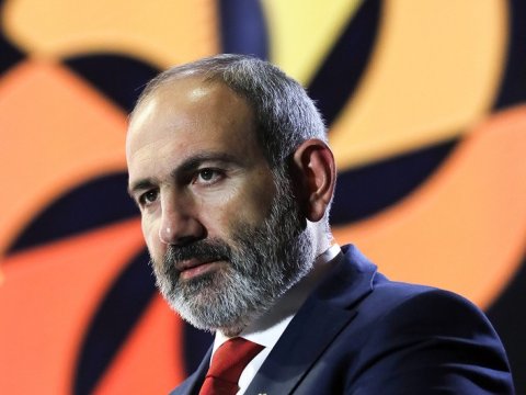 Paşinyan Praqa və Soçi görüşünü deputatlarla müzakirə etdi
