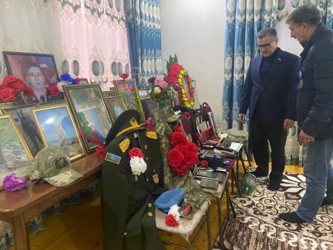 Novruz Aslanov şəhid ailələri ilə görüşdü