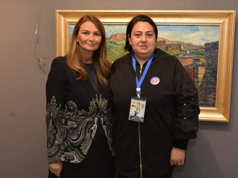 Qənirə Paşayeva Zəfər Günü Şəhid ailələrilə - FOTO