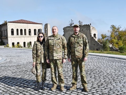 İlham Əliyev xanımı və oğlu ilə birlikdə Şuşada - FOTOLAR