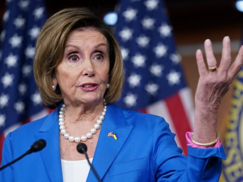Nensi Pelosi istefa anonsu VERDİ 