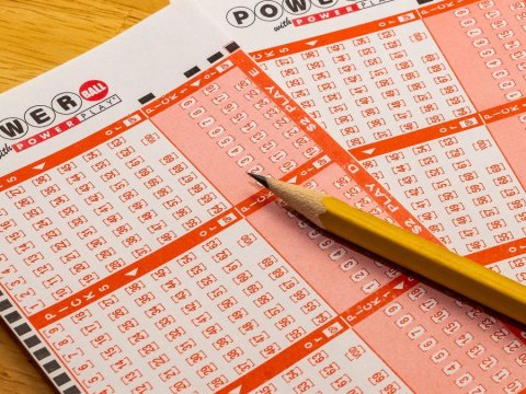 Lotereyadan 2 milyard dollar qazandı