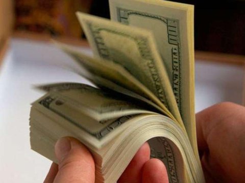 Bakıda evdən 25 min dollar oğurlandı