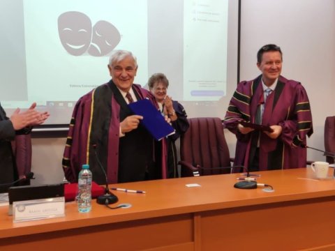 Kamal Abdullaya Rumıniyada Fəxri doktor adı təqdim olundu