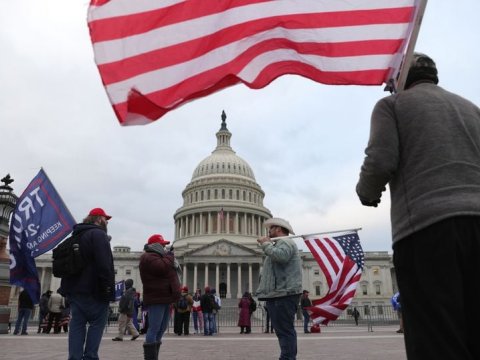 ABŞ-da seçki ianələri rekord həddə çatıb - Siyasi qütbləşmə artır 