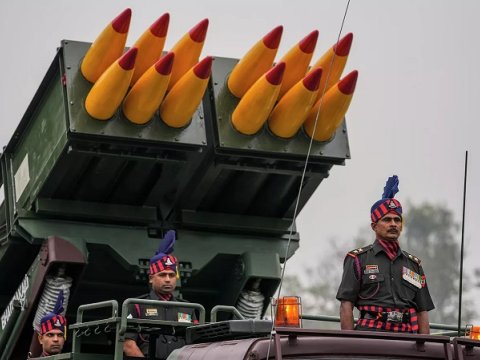 Ermənistan Hindistandan 155 mm-lik yedəkli haubitsalar ALIR