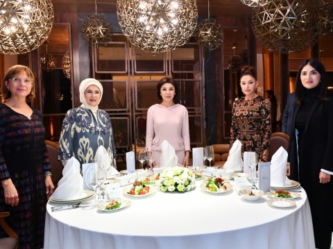 Birinci xanımlar şam yeməyində - FOTO