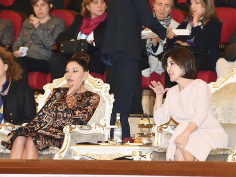Mehriban Əliyeva “Lazgi” baletinə baxdı - FOTO
