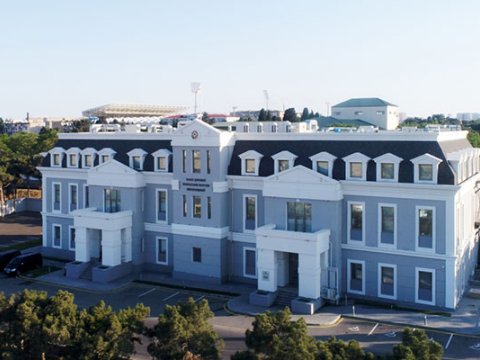 Bakıda məhkəmə binasını yandırmaq istədi - TƏFƏRRÜAT