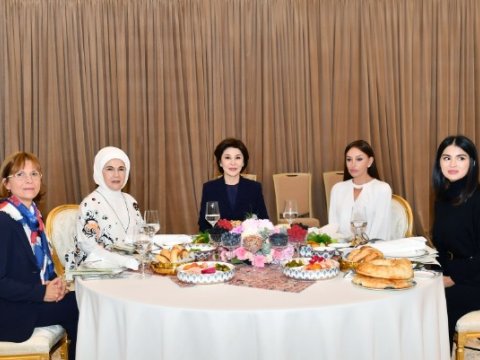 Birinci xanımlar naharda - FOTOLAR
