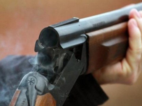 Bakıda kişi arvadını və oğlunu güllələdi