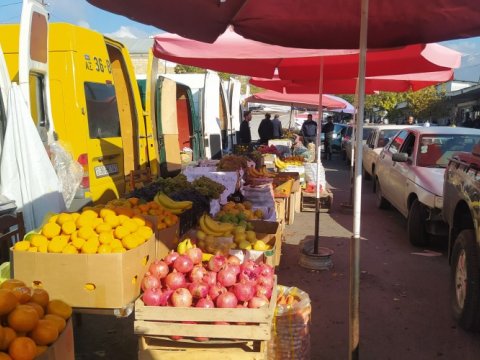 Polis küçə ticarəti ilə məşğul olanları CƏRİMƏLƏDİ