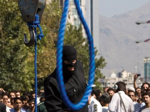 “Molla rejimi”nə etiraz edən şəxs edam olunacaq