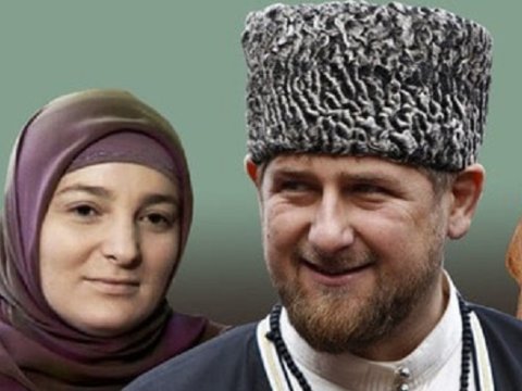 Putin Kadırovun arvadına “Qəhrəman ana” adı verdi