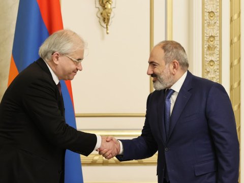 Paşinyan Rusiya nümayəndəsi ilə danışıqlar apardı 