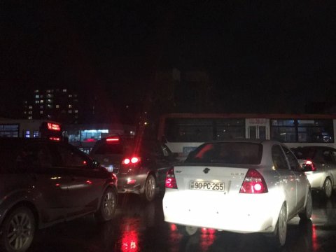 Tıxaca görə avtobuslar gecikir