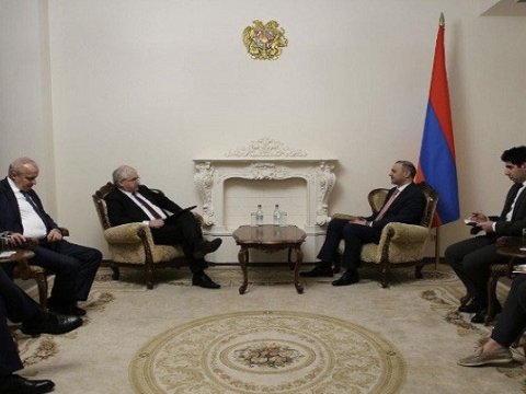 Qriqoryan Lavrovun nümayəndəsi ilə görüşdü 