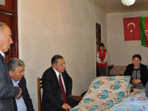 Deputat Vətən müharibəsi qazisini evində ziyarət edib - FOTOLAR