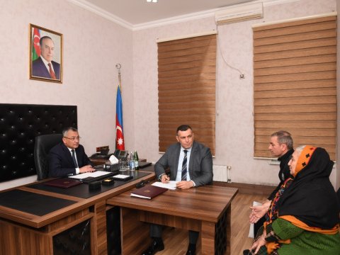 Dövlət Komitəsinin sədri vətəndaşları qəbul edib