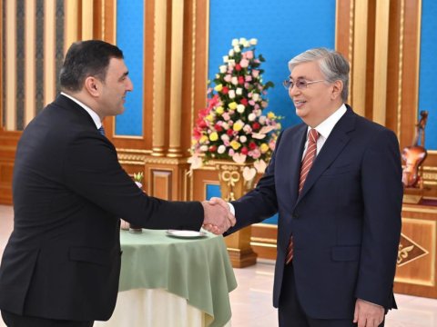 Azərbaycan səfiri Tokayevlə görüşdü 