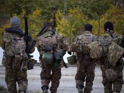 Ermənistanda komandir və üç zabit SAXLANILDI