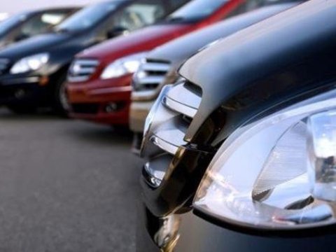 Dövlət qurumlarının maşınları hərraca çıxarıldı