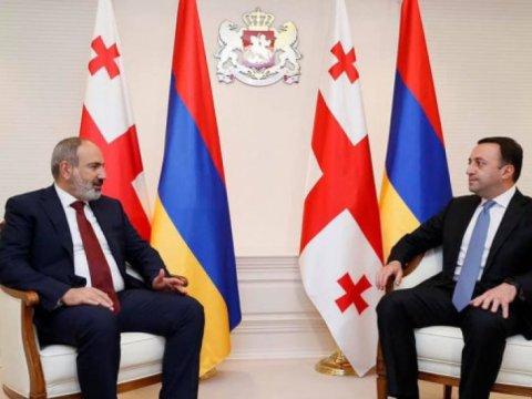 Paşinyan Qaribaşvili ilə nədən danışdı?