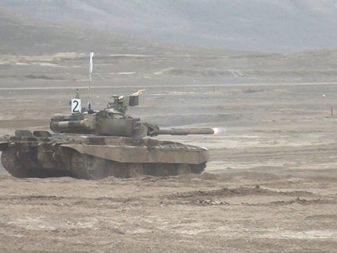 Tankçıların döyüş hazırlığı yoxlanılır - VİDEO