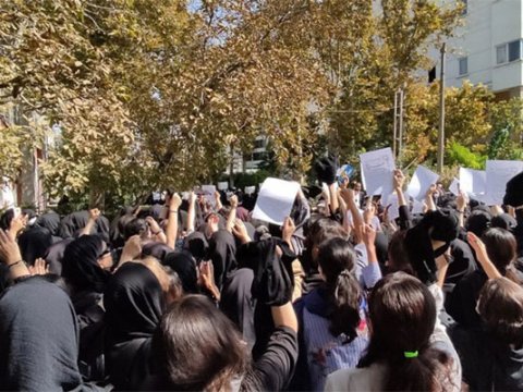 İranda tələbələrin etirazı: “Rədd olsun molla rejimi”