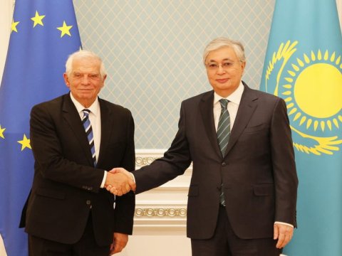 Borrell Tokayevlə görüşüb
