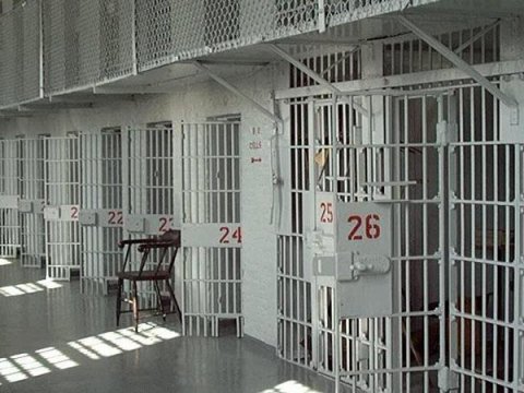 Təbriz həbsxanasında Azərbaycan bayrağına görə DAVA