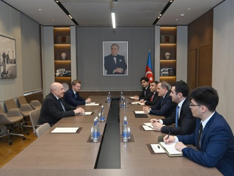 Nazir Putinin nümayəndəsi ilə bu məsələləri müzakirə etdi 