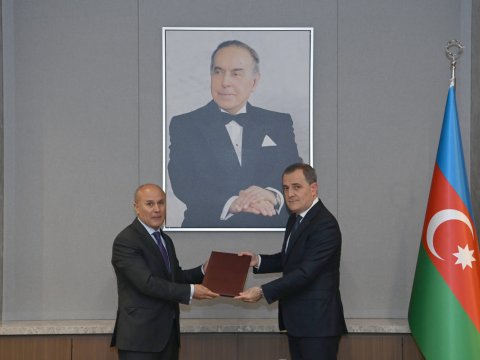 Ceyhun Bayramov yeni səfiri qəbul etdi