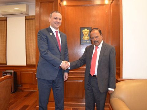 Qriqoryan Hindistan rəsmisilə görüşdü 