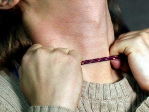 Qısqanc ər arvadını iplə boğaraq öldürdü