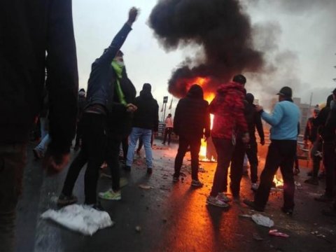 İranda təhlükəsiz qüvvələrinin 14 əməkdaşı öldürülüb