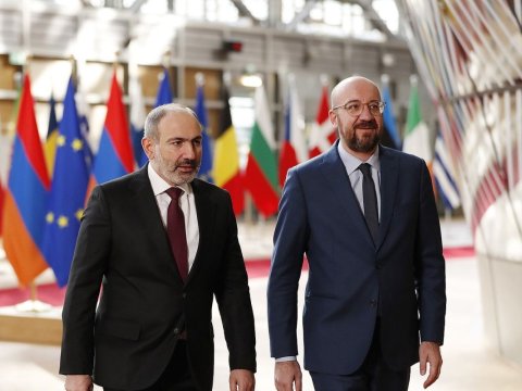 Paşinyan Mişellə görüşdə Azərbaycanı müzakirə etdi