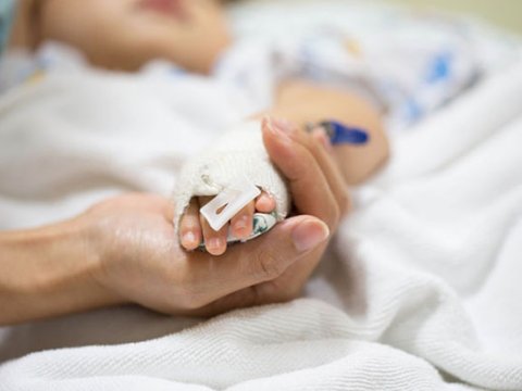 4 yaşlı uşaq mürəbbə qazanına düşdü 