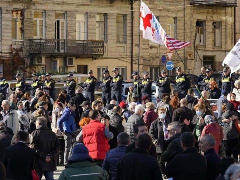 Saakaşviliyə görə ayağa qalxdılar - Tbilisidə etiraz aksiyası