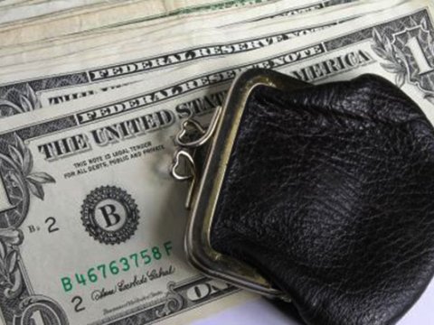 Keçmiş məhkum qadının min dollarını oğurladı