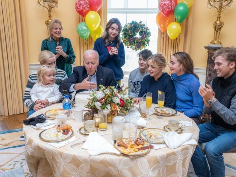 ABŞ-ın 80 yaşlı ilk prezidenti - Bayden tarixə düşdü