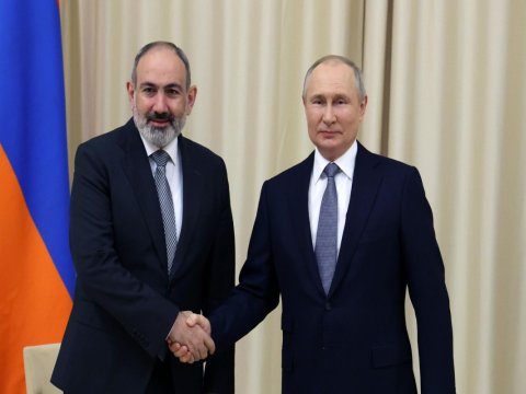 Putin Paşinyanla təkbətək görüşəcək