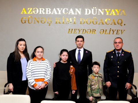 İcra başçısı Aprel Şəhidinin ailə üzvlərini qəbul edib - FOTOLAR
