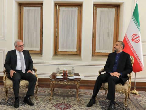 Ermənistan rəsmisi İrana gəldi, bir sıra görüşlər keçirdi