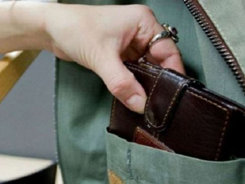 Ucar sakinini soydular - Pul, bank kartı, şəxsiyyət vəsiqəsi...