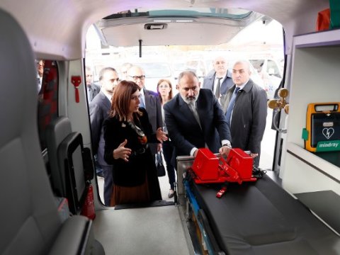 Yaponiya Ermənistana təcili yardım maşınları verdi - FOTOLAR
