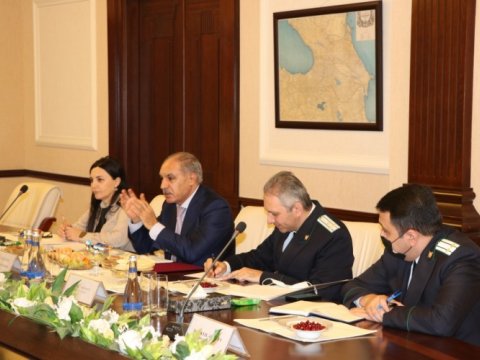 Xanlar Vəliyev BQXK rəsmisi ilə itkinləri müzakirə etdi