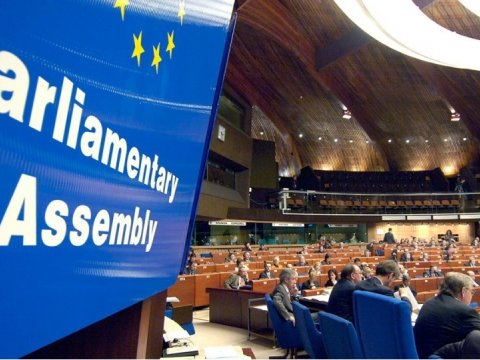 Deputatlar Varşavaya gedir 