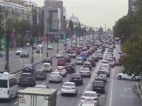 Bakının əsas yollarında TIXAC var