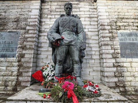 Estoniyada sovet abidələri sökülür